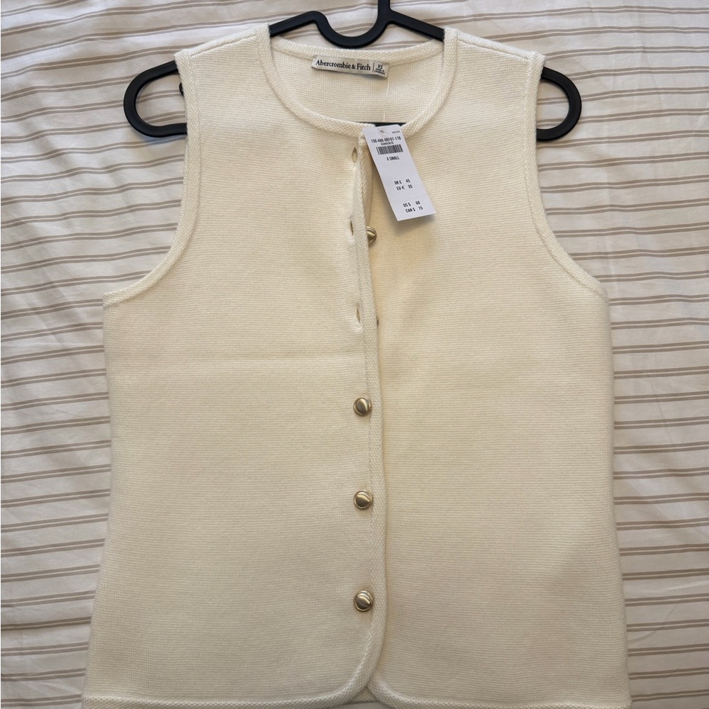 Abercrombie & Fitch Ivory Sleeveless Vest